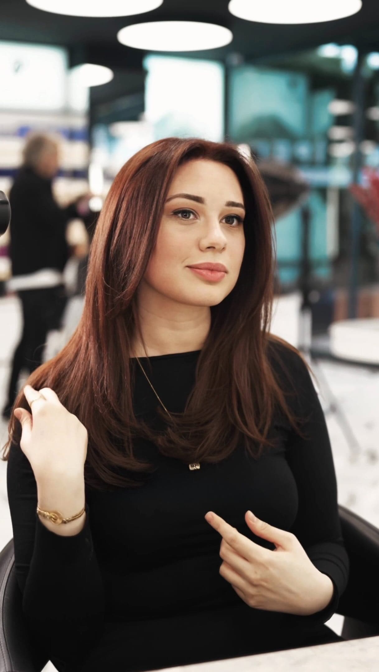 Her yüzün, her saçın ve her hikâyenin ihtiyacı farklıdır. Bu yüzden iyi bir saç tasarımı, kişiye özel olandır. ✨